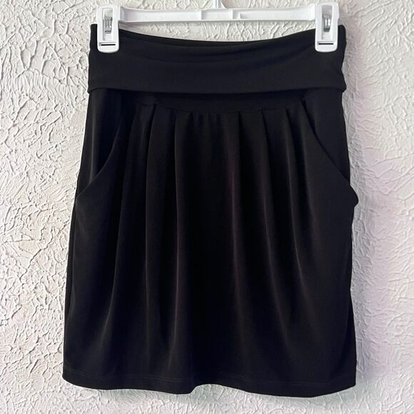 Tinta Women's Black Skirt Pockets Tulip Mini Casual Cute Size 8 Stretch - Picture 5 of 7